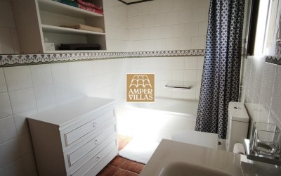 Spacious villa with guest apartment within short distance of the center of Altea la Vella.